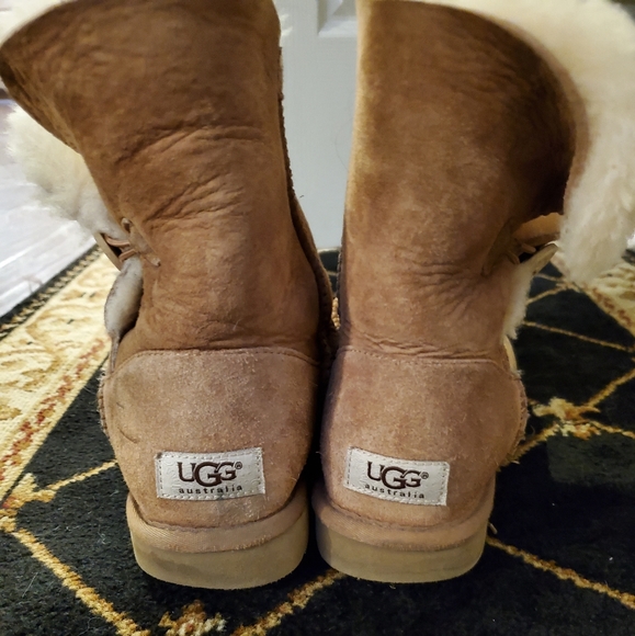 UGG bailey button boots - Picture 6 of 13